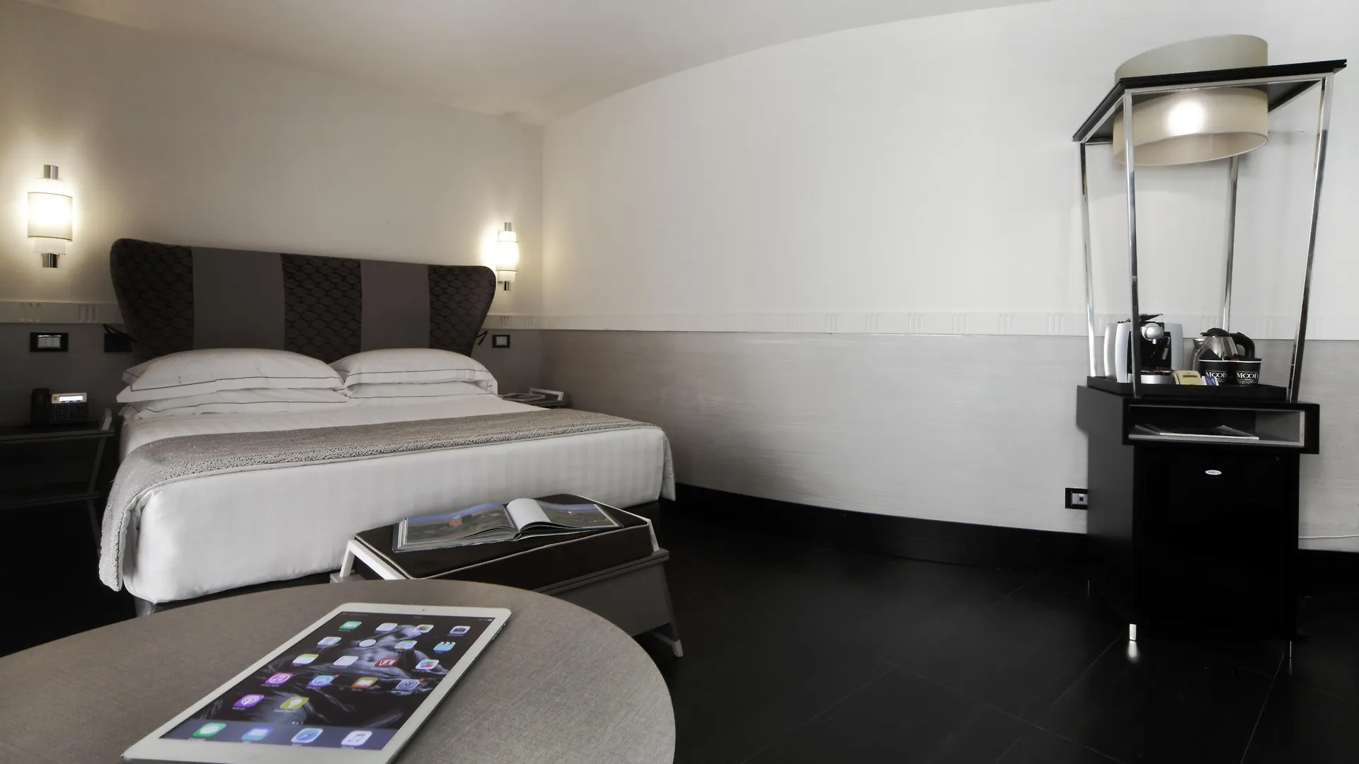 Unica Suites Rome 4*,