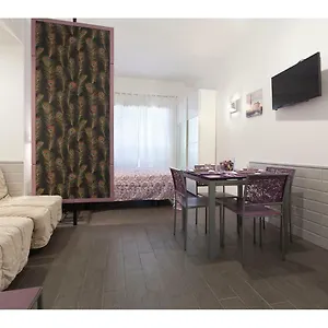 Apartment My Purple In The Center Of