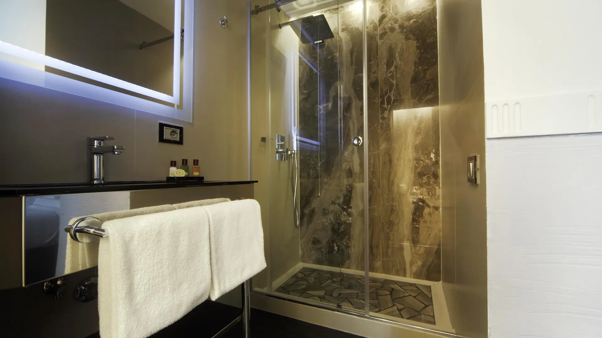 Aparthotel Unica Suites Rome