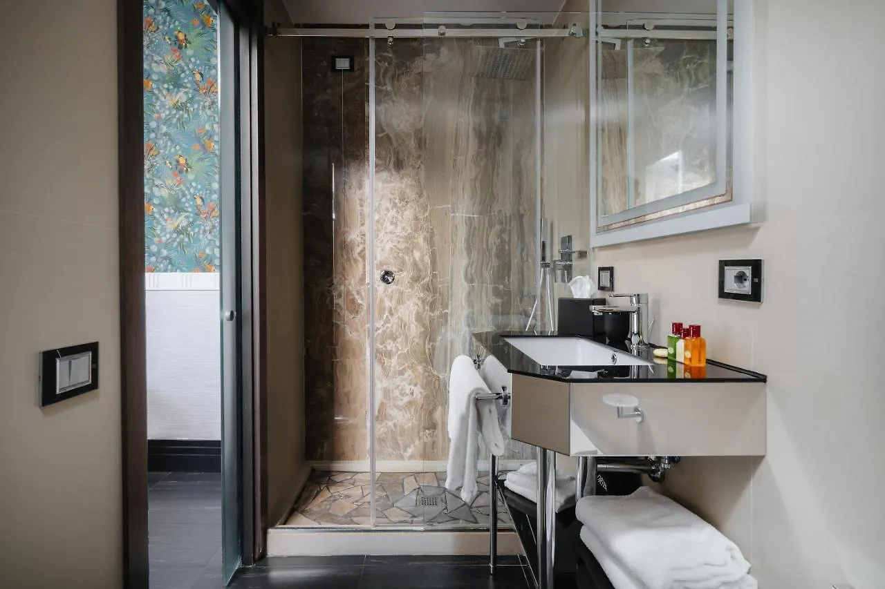 Unica Suites Rome 4*,