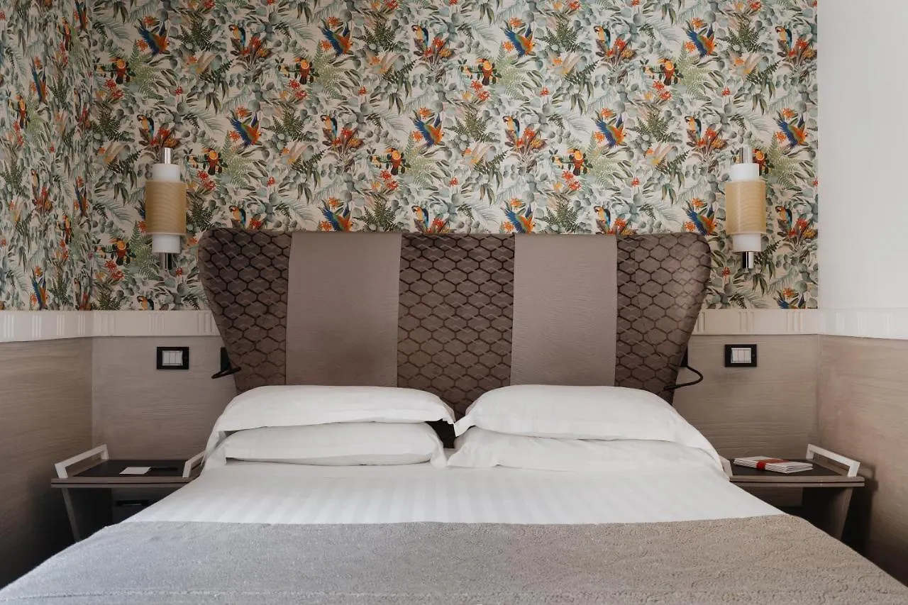 Unica Suites Rome 4*,
