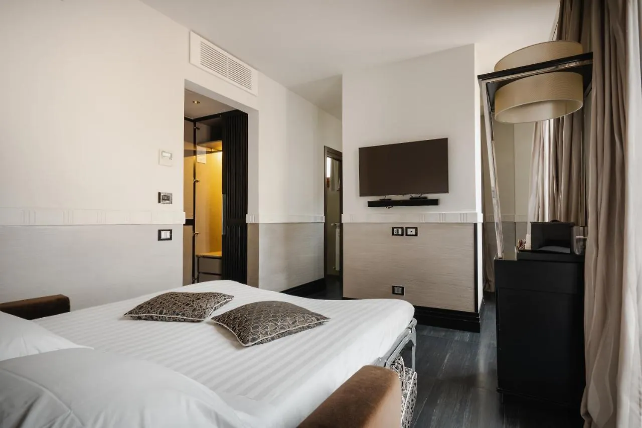 Unica Suites Rome 4*,