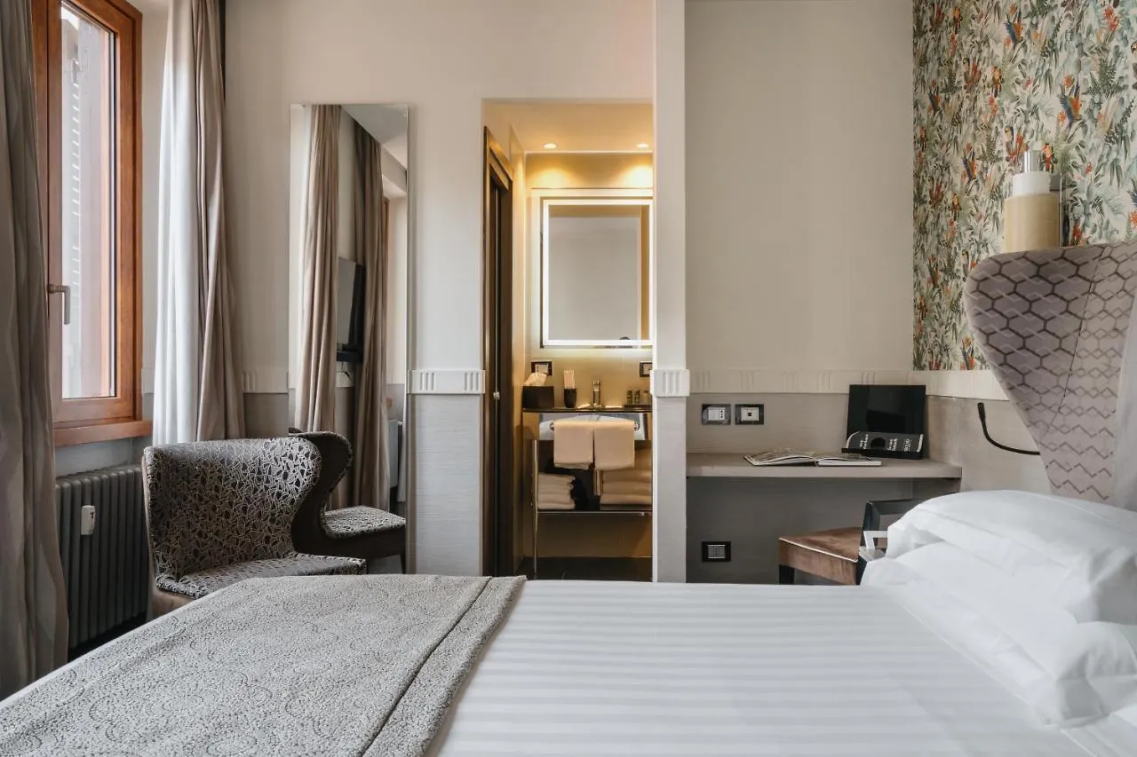 Unica Suites Roma 4*,