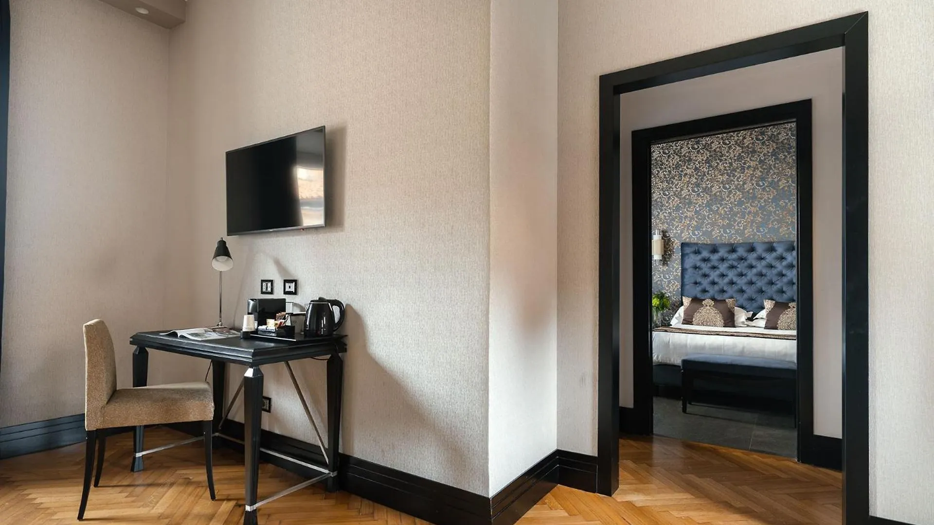 Unica Suites Roma 4*,