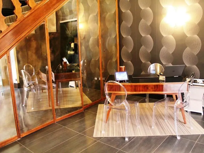 Unica Suites Rome 4*,